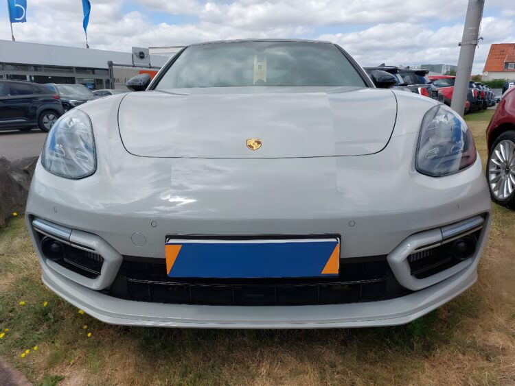 2021 Porsche Panamera Sport Turismo 4S E-Hybrid - Image 6