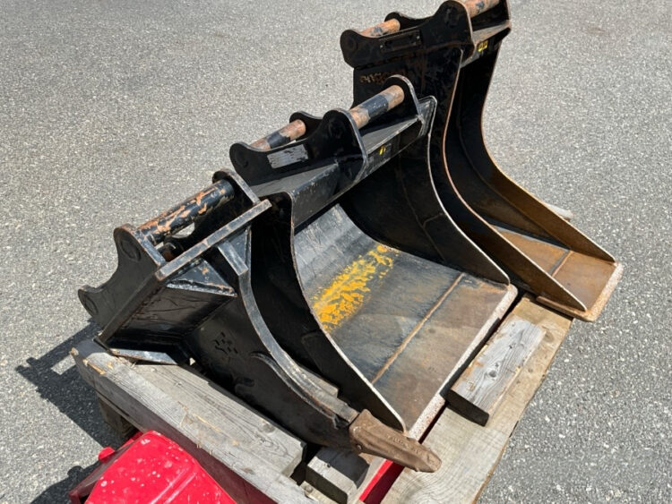 2022 Kubota U27-4 Excavator with Engcon tiltrotator and 3 utensils - Image 2