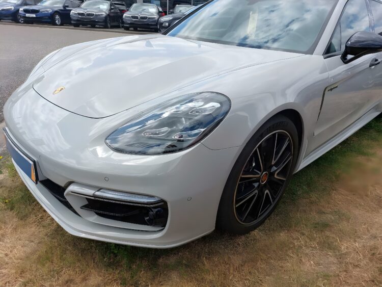 2021 Porsche Panamera Sport Turismo 4S E-Hybrid - Image 7