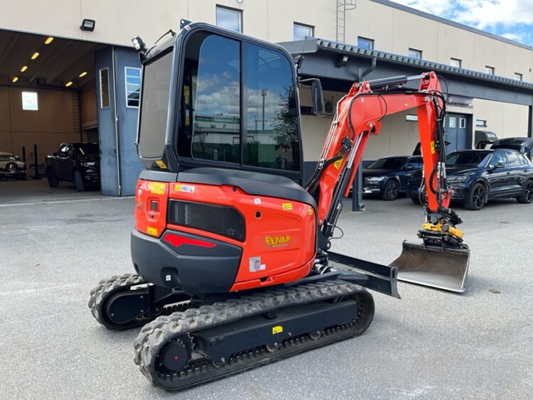 2022 Kubota U27-4 Excavator with Engcon tiltrotator and 3 utensils - Image 54
