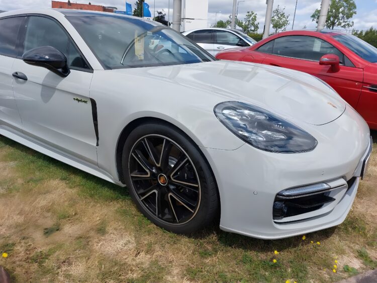 2021 Porsche Panamera Sport Turismo 4S E-Hybrid - Image 8