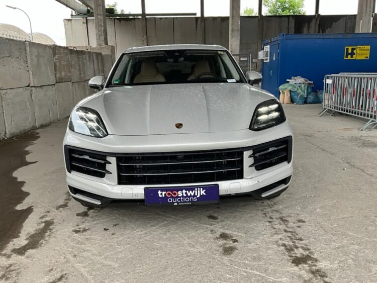 2024 Porsche Cayenne - Image 8