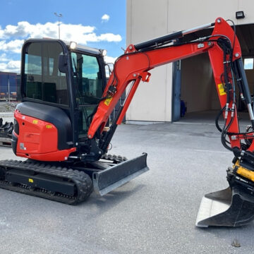 2022 Kubota U27-4 Excavator with Engcon tiltrotator and 3 utensils