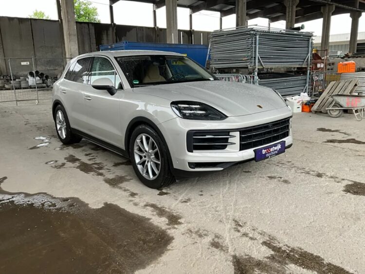 2024 Porsche Cayenne - Image 9