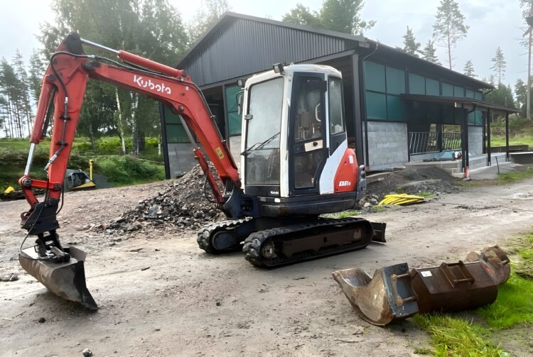 2004 Kubota KX61-3 with 4 buckets - Image 2