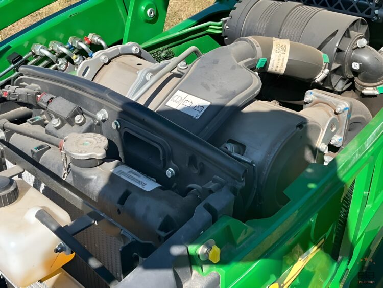 2021 John Deere 3038E compact tractor with front loader - Image 16