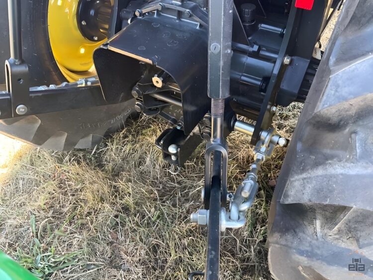 2021 John Deere 3038E compact tractor with front loader - Image 25