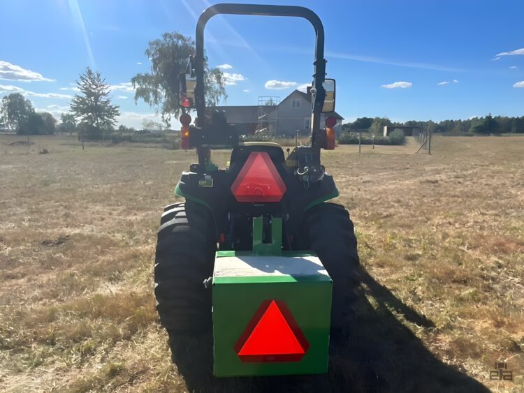 2021 John Deere 3038E compact tractor with front loader - Image 28