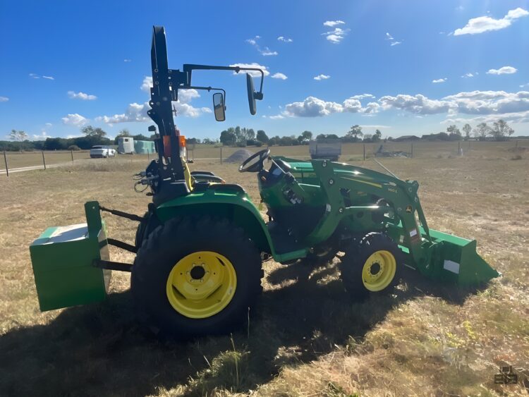 2021 John Deere 3038E compact tractor with front loader - Image 30