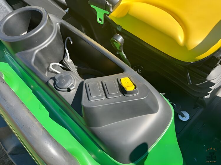 2021 John Deere 3038E compact tractor with front loader - Image 14