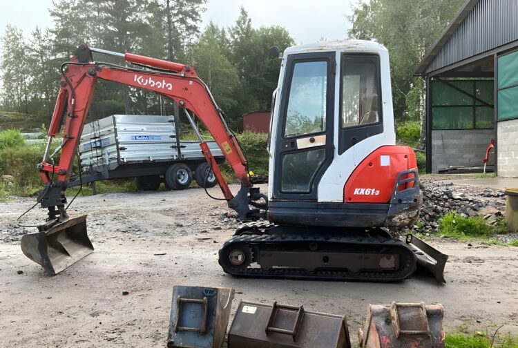 2004 Kubota KX61-3 with 4 buckets - Image 3