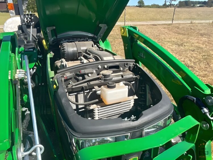 2021 John Deere 3038E compact tractor with front loader - Image 4