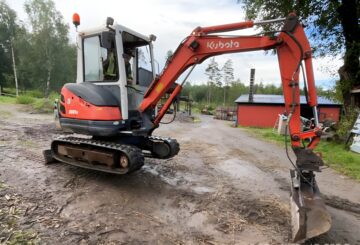 2004 Kubota KX61-3 with 4 buckets