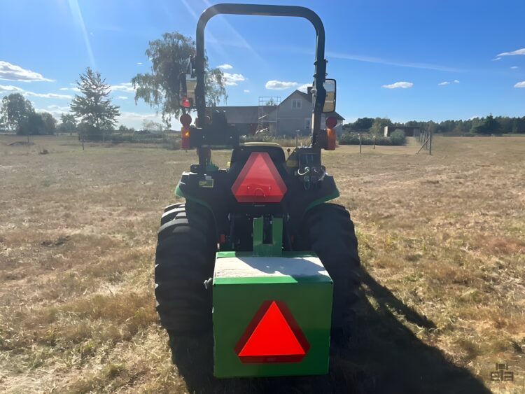 2021 John Deere 3038E compact tractor with front loader - Image 5