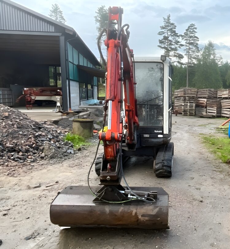 2004 Kubota KX61-3 with 4 buckets - Image 8