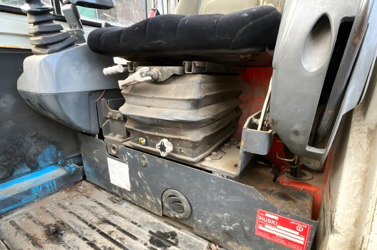 2004 Kubota KX61-3 with 4 buckets - Image 21