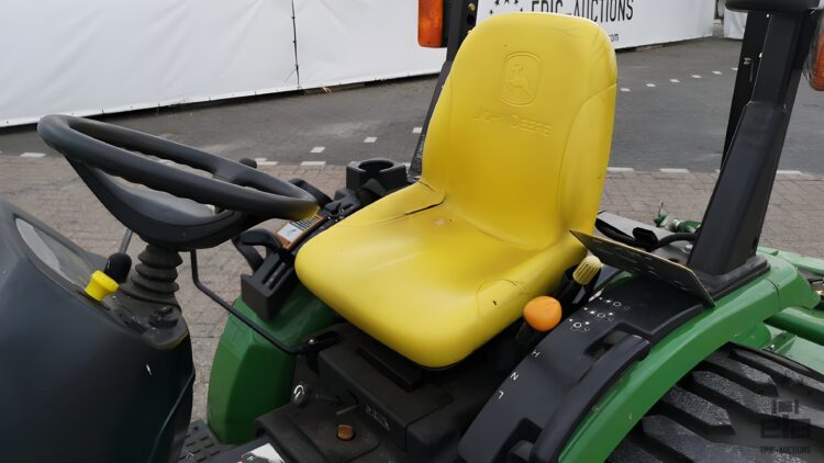 2012 John Deere 2520 Tractor With Cutter And Mower - Image 31