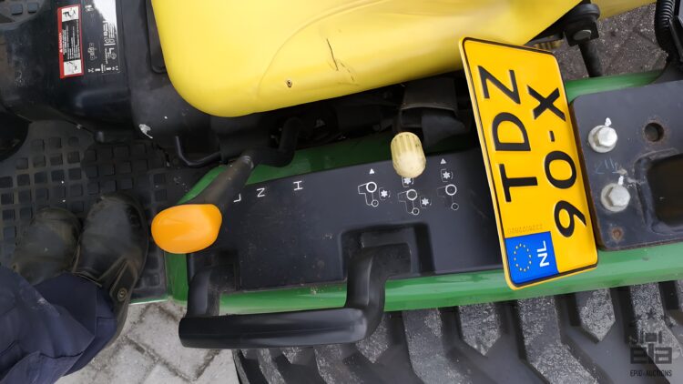 2012 John Deere 2520 Tractor With Cutter And Mower - Image 37